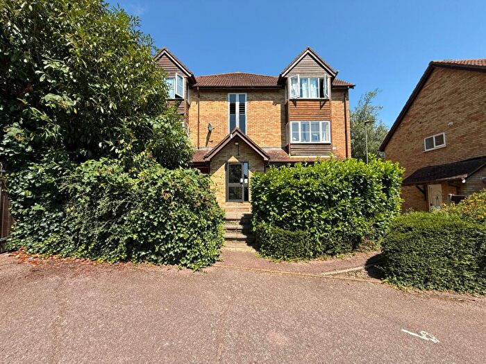Studio To Rent In Colwyn Green, Snowdon Drive, London, NW9