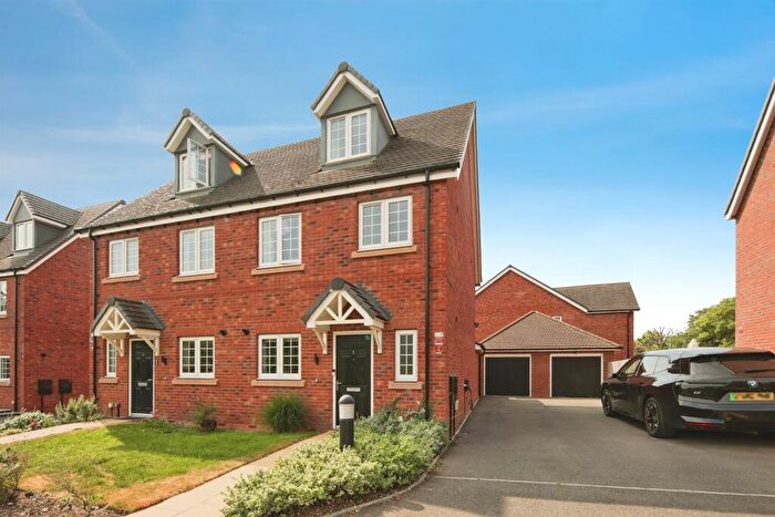 3 Bedroom Semi-Detached House For Sale In Oak Tree Close, Burton Green, Kenilworth, CV8