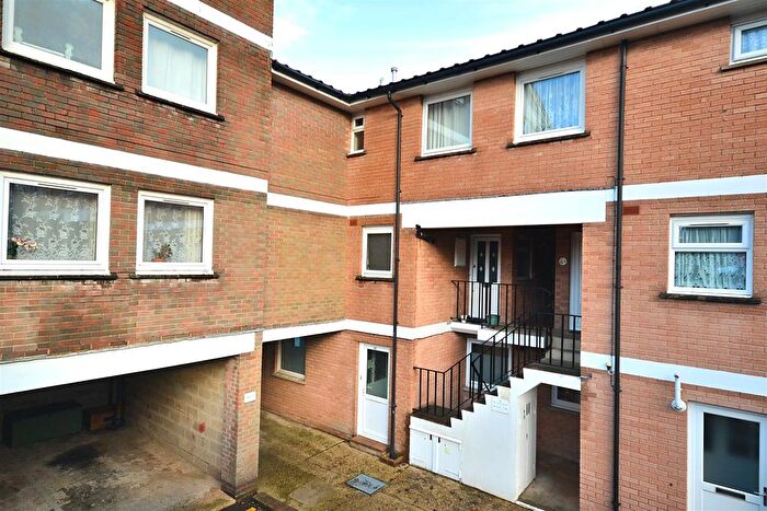 2 Bedroom Flat For Sale In The Grove, Dorchester, DT1