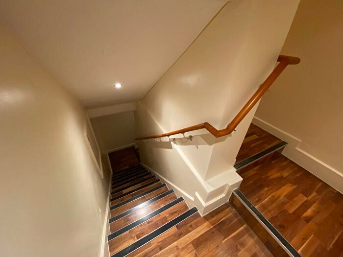 3 Bedroom Flat To Rent In Redcliffe Parade West, Bristol, [Ref: KhpLlt], BS1