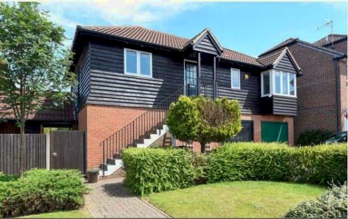 2 Bedroom Apartment To Rent In Pheasant Walk, East Oxford, OX4