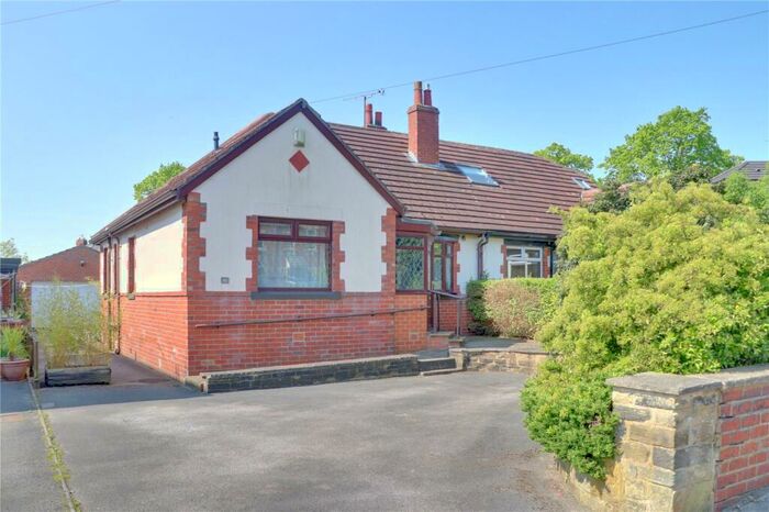3 Bedroom Bungalow To Rent In Broadgate Lane, Horsforth, Leeds, West Yorkshire, LS18