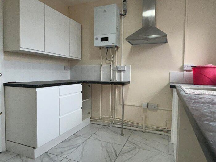 2 Bedroom Flat To Rent In Shore Road, Warsash, Southampton, Hampshire, SO31