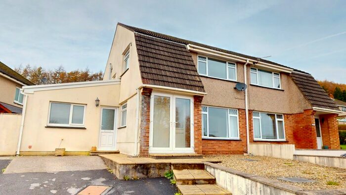 3 Bedroom Semi-Detached House To Rent In Nash Avenue, Carmarthen, Carmarthenshire, SA31