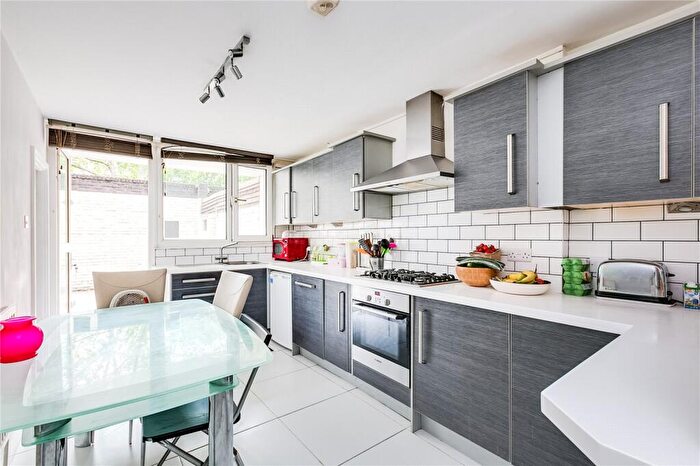 3 Bedroom Apartment To Rent In Finborough Road, London, SW10