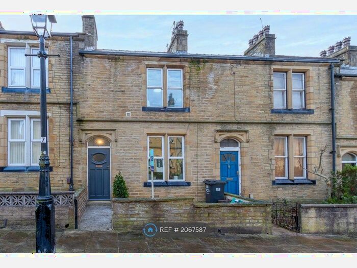 3 Bedroom Terraced House To Rent In Salisbury Place, Halifax, HX3