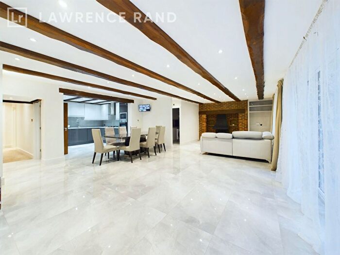 5 Bedroom Detached House To Rent In Swakeleys Road, Ickenham, UB10