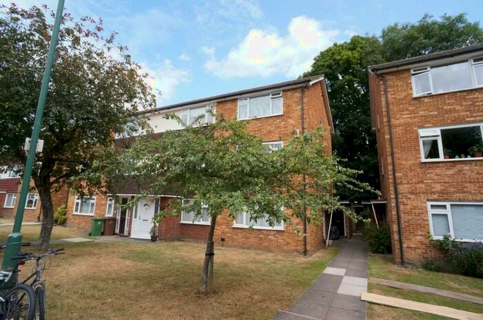 2 Bedroom Maisonette To Rent In Millside, Carshalton, Surrey, SM5