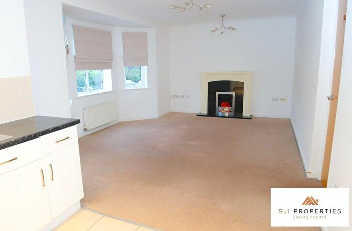 2 Bedroom Flat For Sale In Limestone Rise, Mansfield, Nottinghamshire, NG19