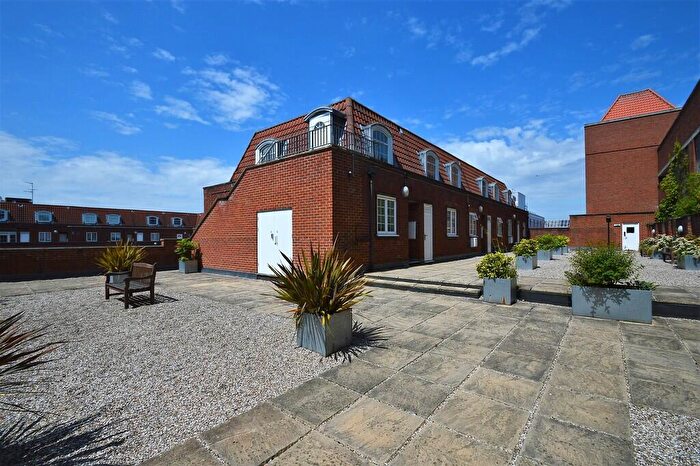 2 Bedroom Apartment To Rent In Longcroft House, Welwyn Garden City, AL8