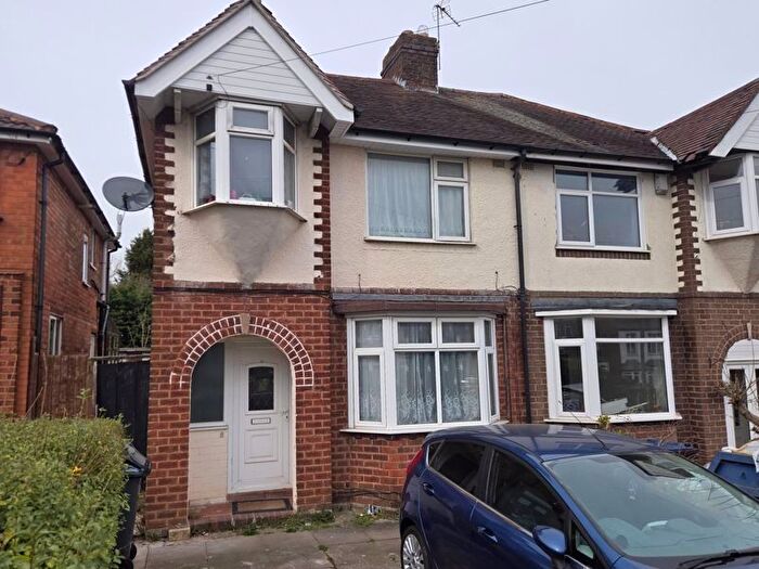 3 Bedroom Semi-Detached House To Rent In Gibbins Road, Selly Oak, Birmingham, B29