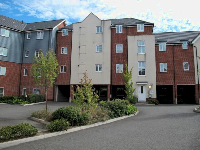 2 Bedroom Flat To Rent In Grayrigg Road, Maidenbower, RH10