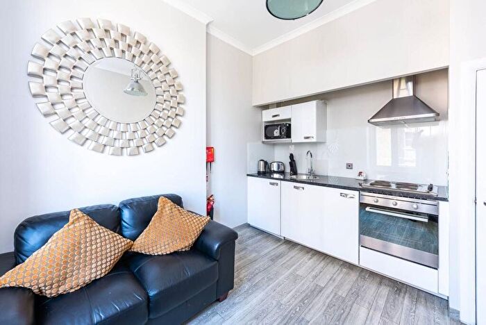 1 Bedroom Flat To Rent In Warwick Road, Earls Court, SW5