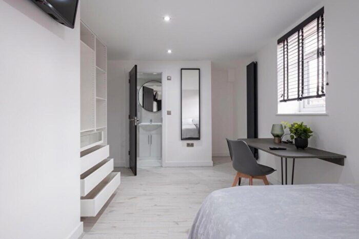 6 Bedroom House To Rent In Cranwell Street, Lincoln, LN5