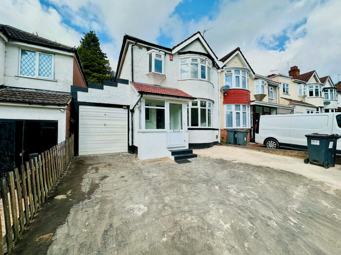 3 Bedroom Semi-Detached House To Rent In Wolverhampton Road South, Birmingham, B32