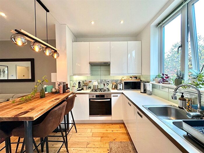 2 Bedroom Flat To Rent In Home Park Road, London, SW19