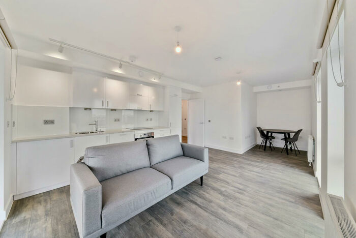 2 Bedroom Apartment To Rent In Pontoon Dock London, E16
