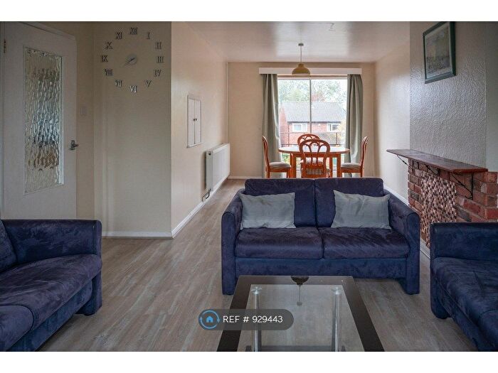 3 Bedroom Maisonette To Rent In Thornton Way, Cambridge, CB3