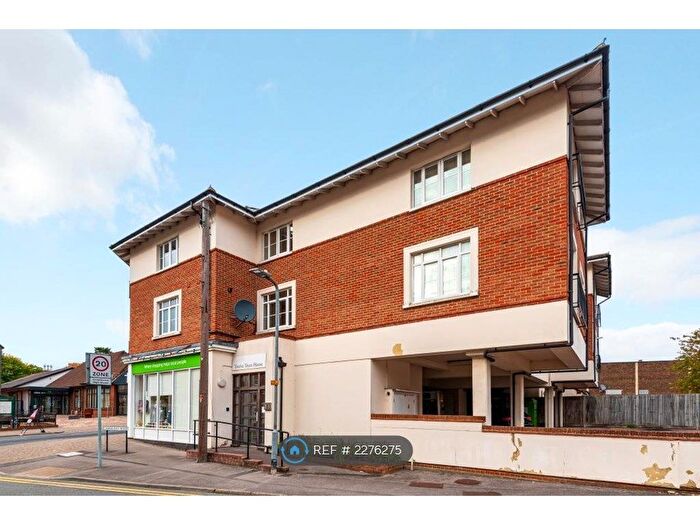 1 Bedroom Flat To Rent In Twelve Trees House, Crowthorne, RG45