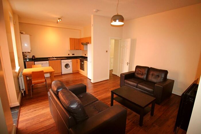 2 Bedroom Flat To Rent In Helmsley Road, Newcastle Upon Tyne, NE2