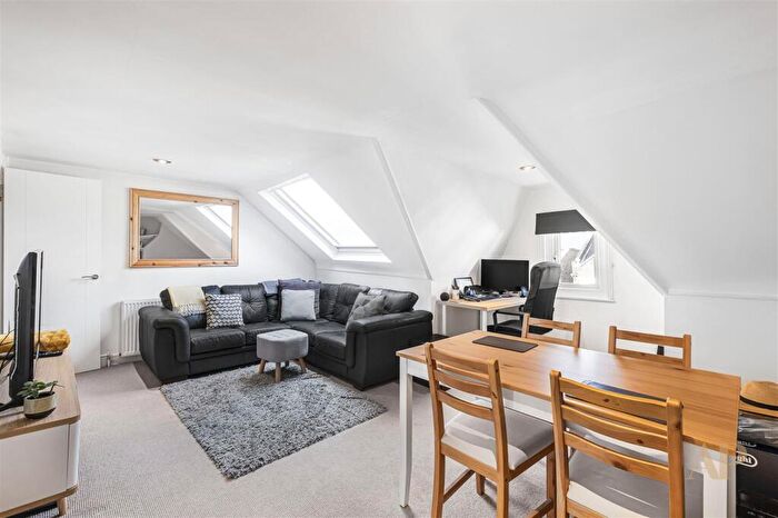 1 Bedroom Apartment To Rent In Alderbrook Road, London, SW12