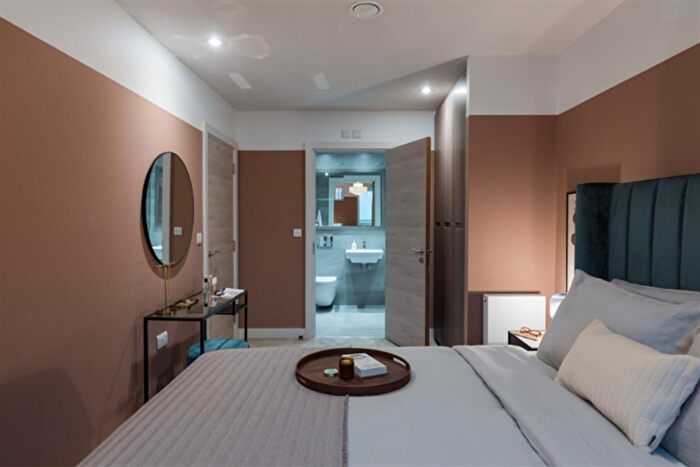 3 Bedroom Apartment To Rent In Quarry Hill, Leeds, LS2