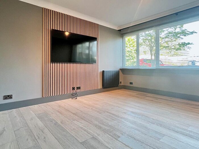 2 Bedroom Flat To Rent In Falcon Court, Morningside, Edinburgh, EH10