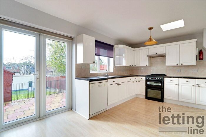 4 Bedroom Semi Detached House To Rent In Hampden Way, London, Greater London, N14