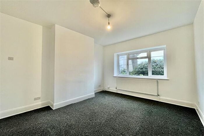 2 Bedroom Flat To Rent In Fairleigh Court, SS9