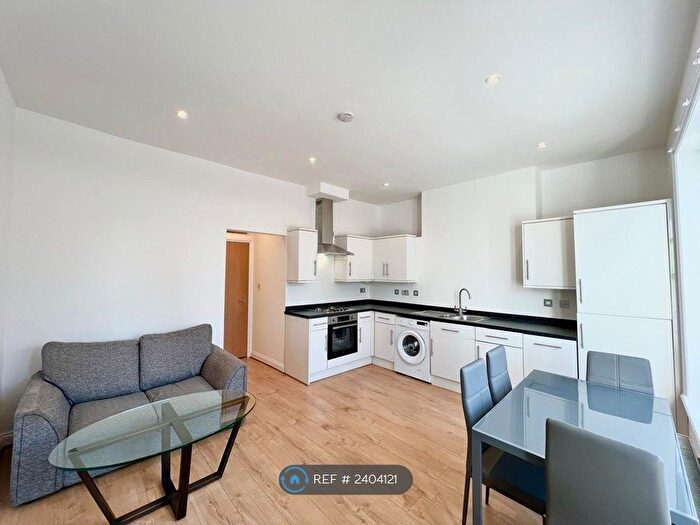 2 Bedroom Flat To Rent In Mitcham Road, London, SW17