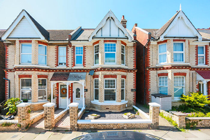 2 Bedroom Flat For Sale In Worcester Villas, Hove, BN3