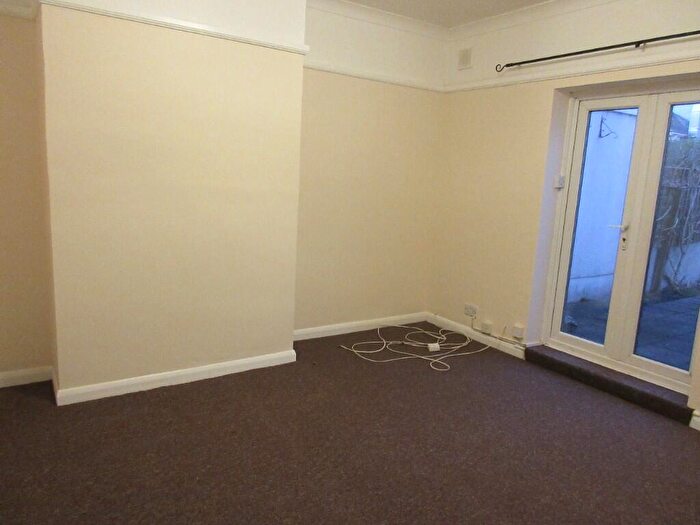 2 Bedroom Flat To Rent In Hillman Road, Poole, Dorset, BH14