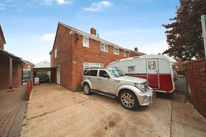 3 Bedroom Semi Detached House For Sale In Lalleford Road, Luton, LU2