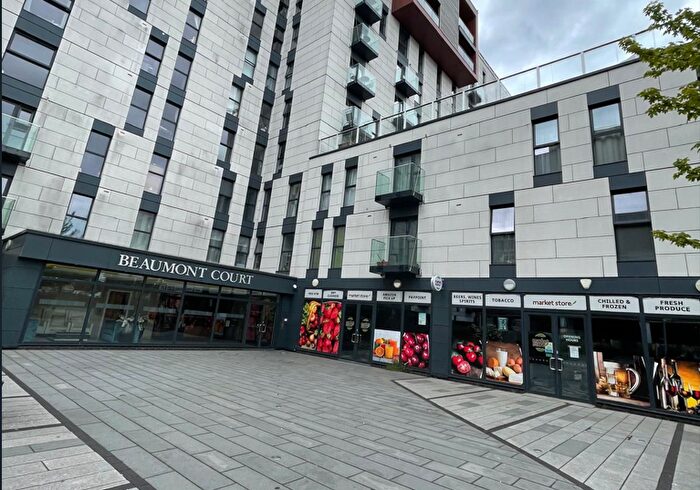 2 Bedroom Flat For Sale In Flat Beaumont Court, - Victoria Avenue, Southend-On-Sea, Essex, SS2