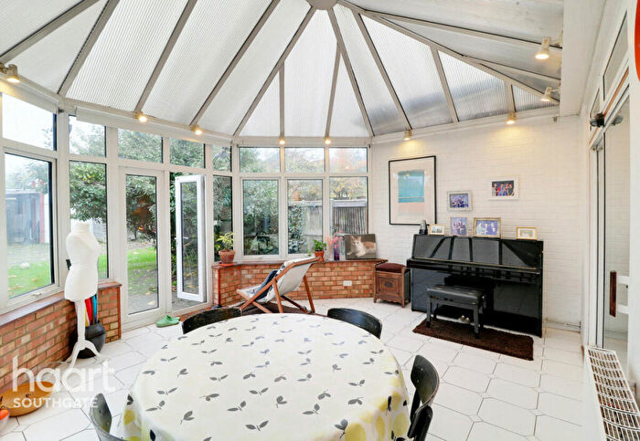 3 Bedroom Semi-Detached House For Sale In Waterfall Road, London, N11