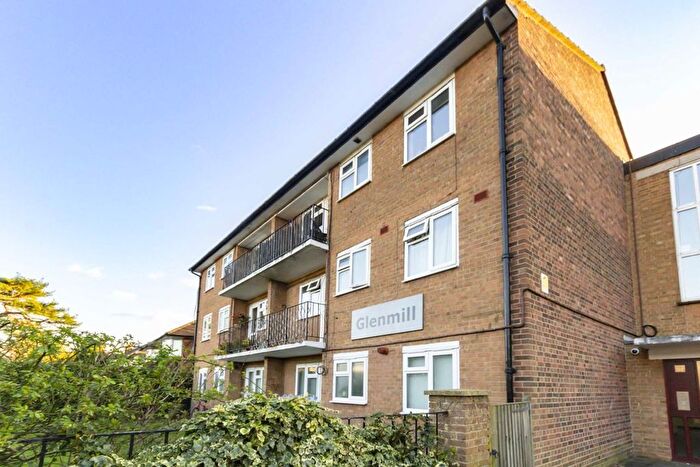 2 Bedroom Flat To Rent In Glenmill, Hampton, TW12