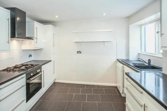2 Bedroom Flat To Rent In Percy Road, Shepherds Bush, London W12