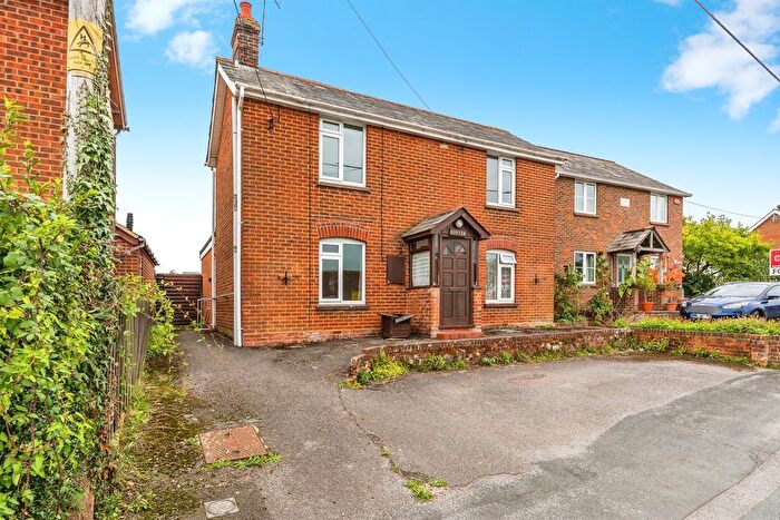 2 Bedroom Detached House For Sale In Winsor Road, Winsor, Southampton, SO40