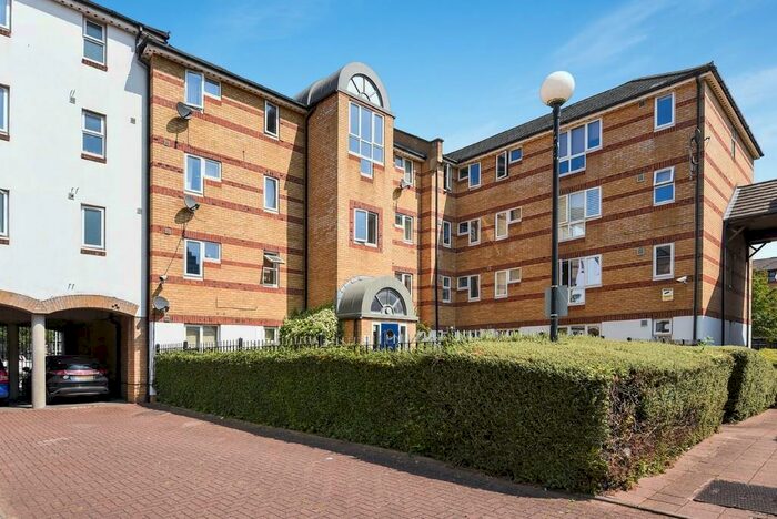 2 Bedroom Apartment To Rent In Dunnage Crescent, Surrey Quays, SE16