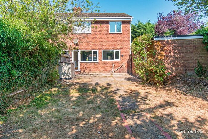 3 Bedroom Semi-Detached House For Sale In Fowler Close, Earley, Reading, RG6