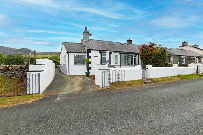 2 Bedroom End Of Terrace House For Sale In Upper Llandwrog, Gwynedd, LL54