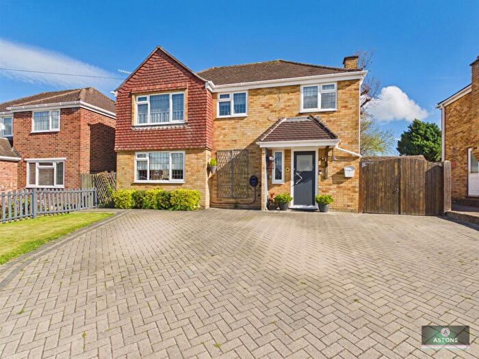 3 Bedroom Detached House For Sale In Milton Road, Pound Hill, RH10