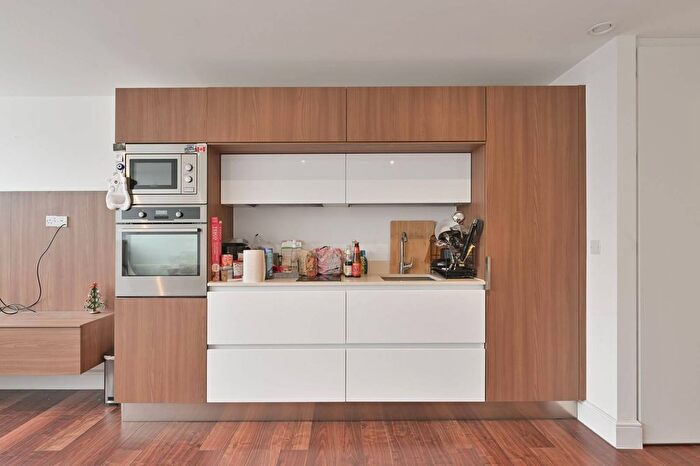 1 Bedroom Flat To Rent In Finchley Road, South Hampstead, London, NW3