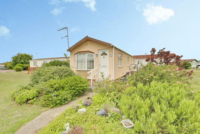 1 Bedroom Park Home For Sale In Creek Road, Canvey Island, SS8