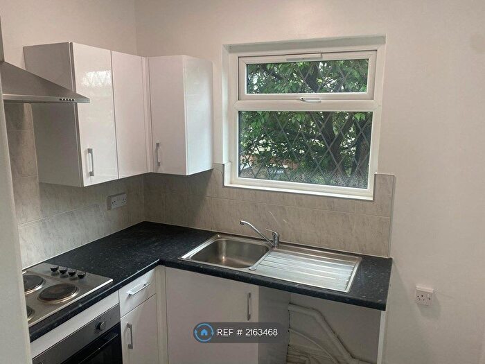 1 Bedroom Flat To Rent In Wellmead Close, Manchester, M8