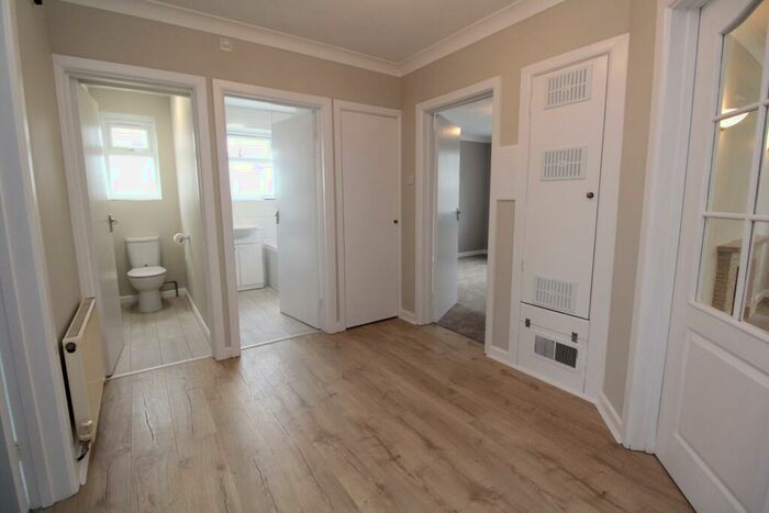2 Bedroom Apartment To Rent In Daylesford Road, Whitecliff, Poole, BH14