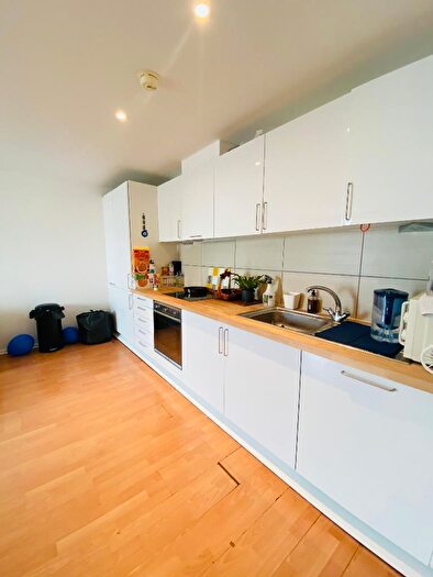 1 Bedroom Flat To Rent In Aurora Building, Blackwall Way, South Quay, Canary Wharf, London, E14