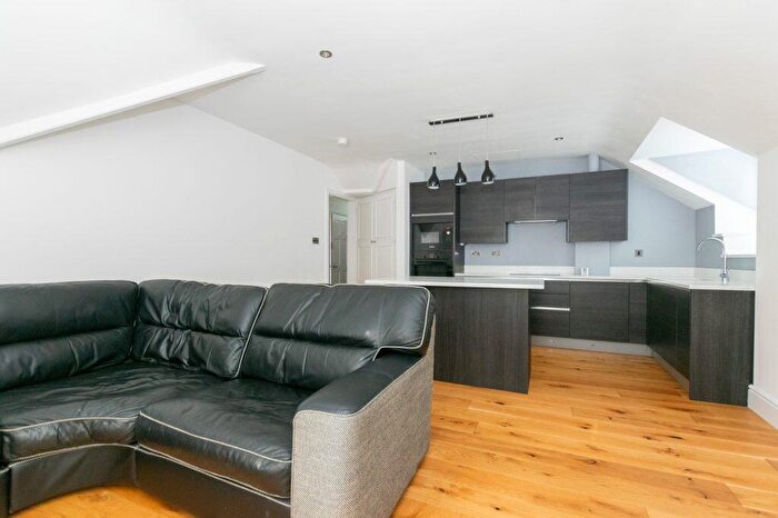 1 Bedroom Flat To Rent In Park Villas, Roundhay, Leeds, LS8