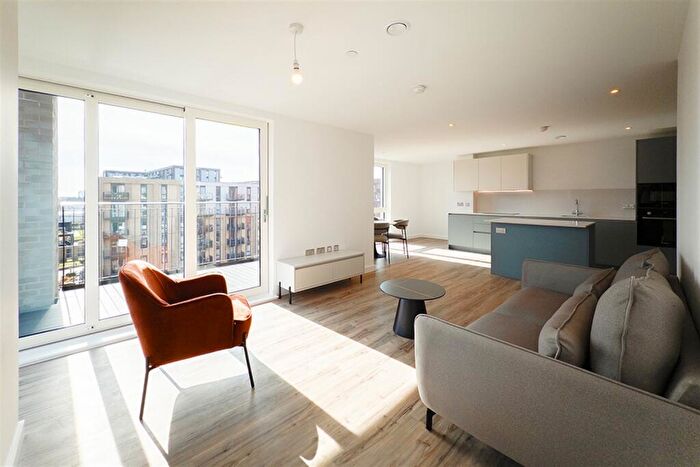 3 Bedroom Apartment To Rent In The Railings, Middlewood Locks, M5