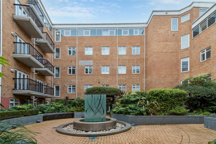 2 Bedroom Flat To Rent In The Courtyard, Goswell Road, EC1V